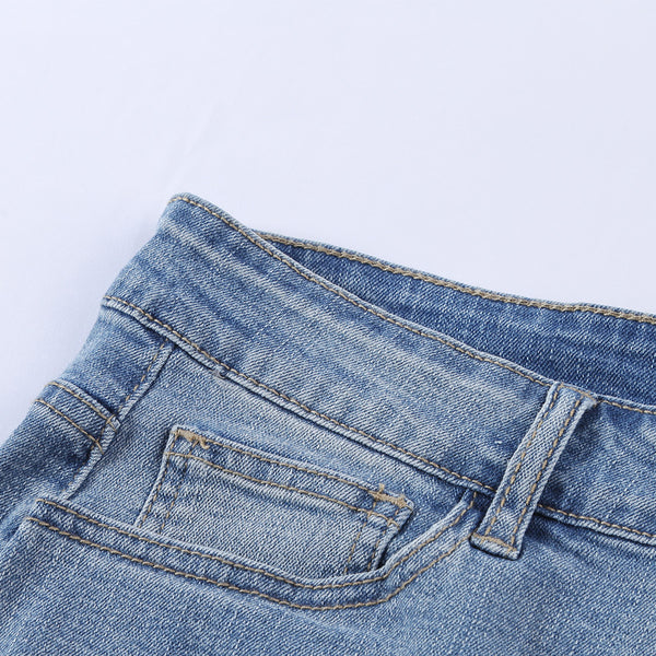 Pantaloncini di jeans invecchiati sbiaditi vintage azzurri
