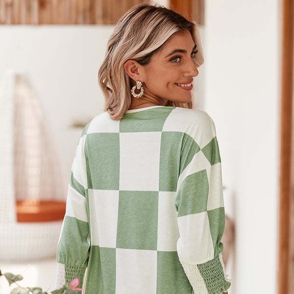 T-shirt con polsini smock con volant a quadretti verde erba