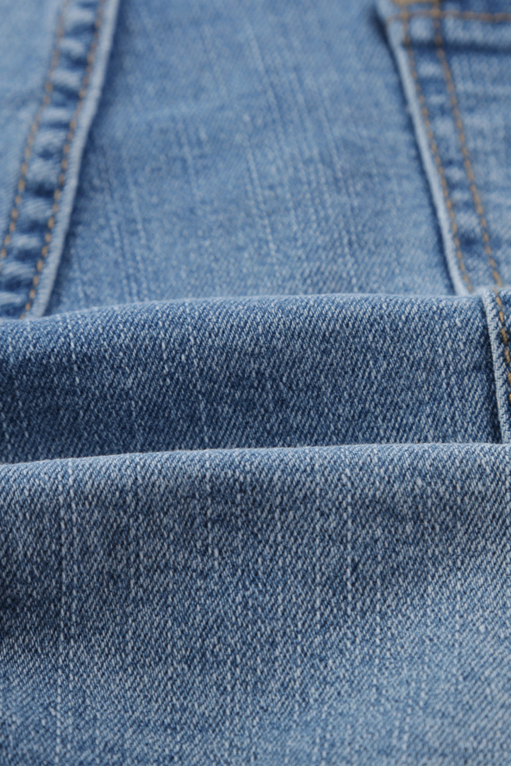 Pantaloncini di jeans invecchiati sbiaditi vintage azzurri