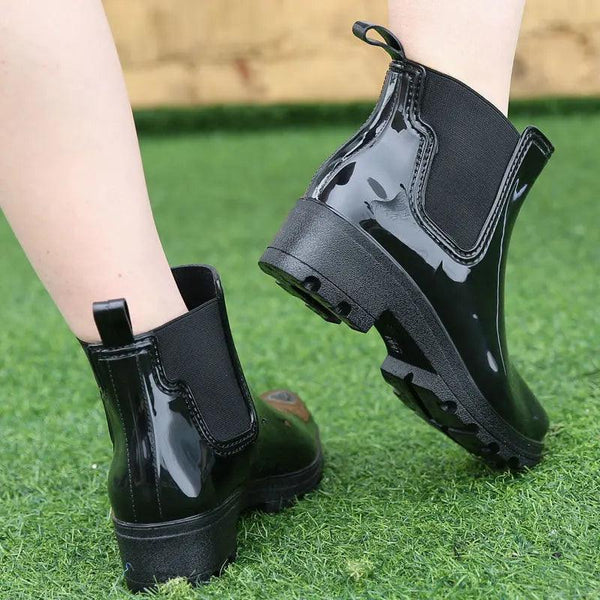 2022 nuova moda qualità signora scarpe di gomma PVC stivali da pioggia caldi stivali da pioggia a tubo basso elastico con tacco alto da donna brillante scarpe da donna