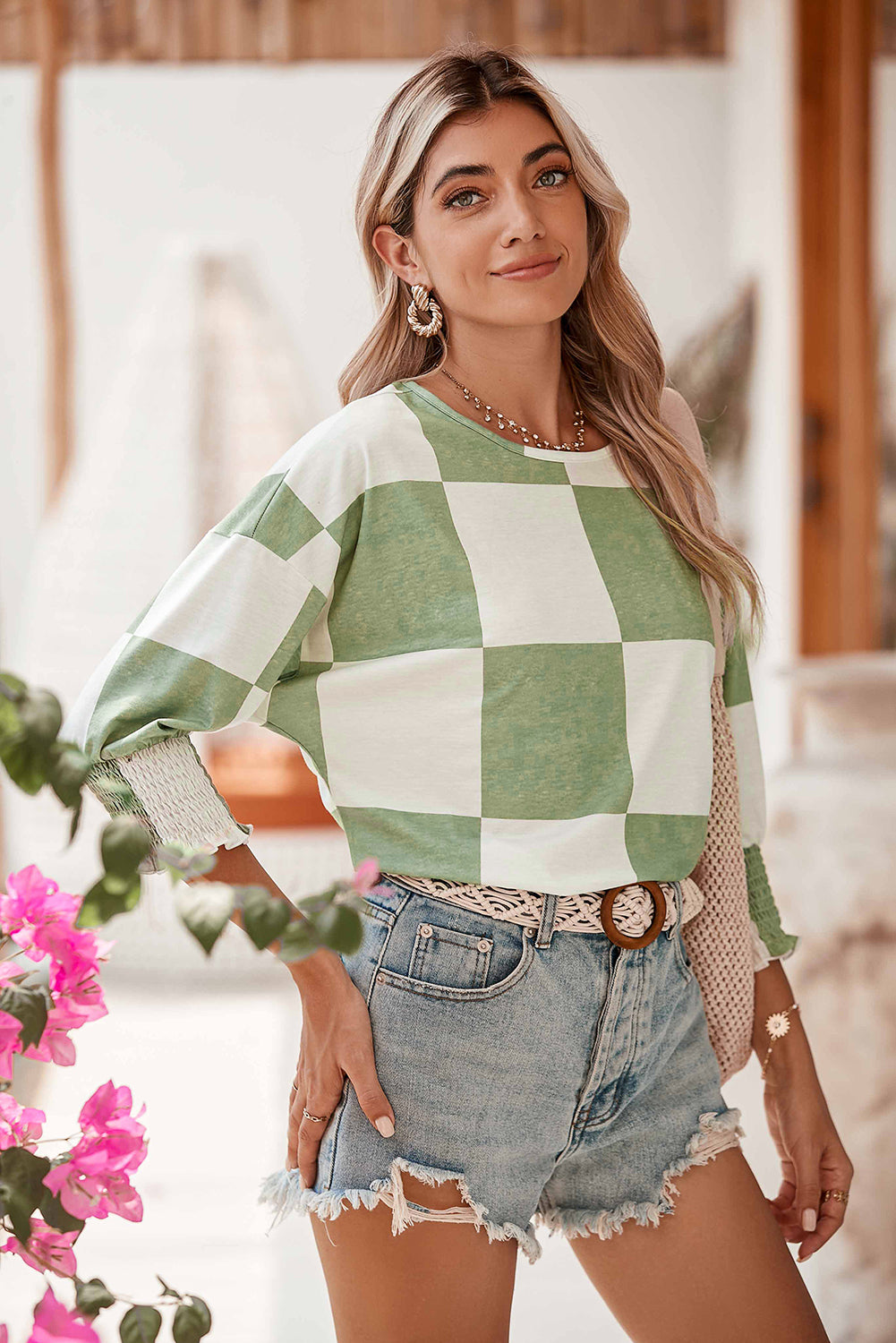 T-shirt con polsini smock con volant a quadretti verde erba